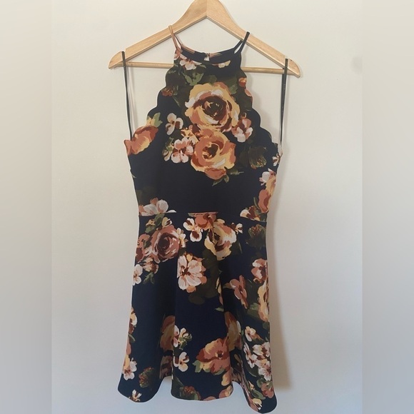 Altar’s state floral scalloped dress - Picture 2 of 8